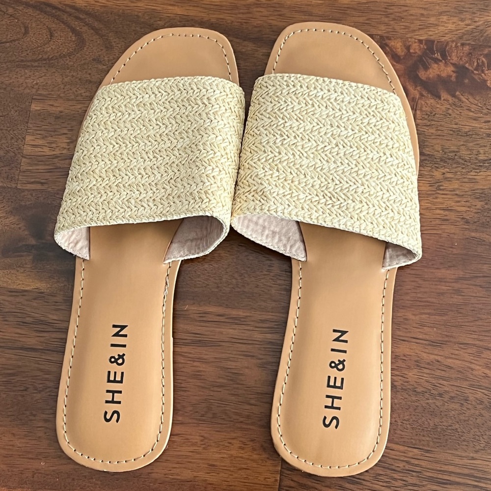 She&In Flat Sandals